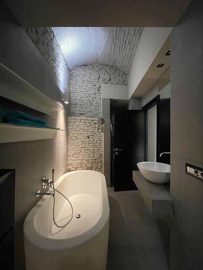 Portici Design Suite - Historical Center Bolonha Exterior foto
